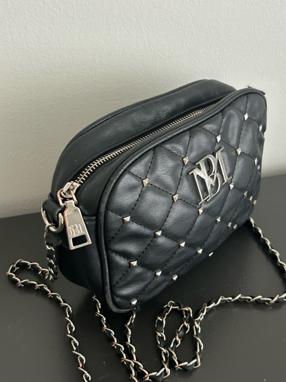 B. Makowsky Black Leather Crossbody Shoulder Bag Silver Hardware chain Strap - Picture 5 of 13